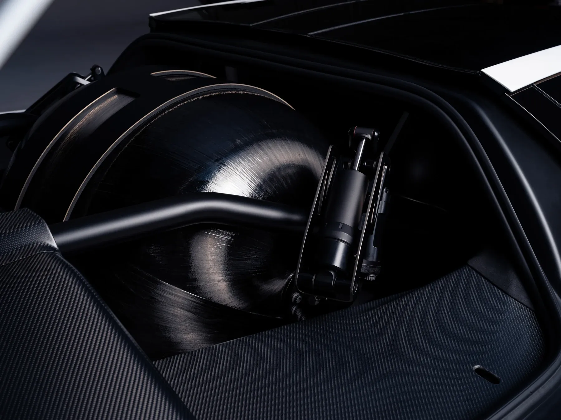 Tesla illustration of a carbon-fiber overwrapped pressure vessel shared with its compressed-gas explanation.